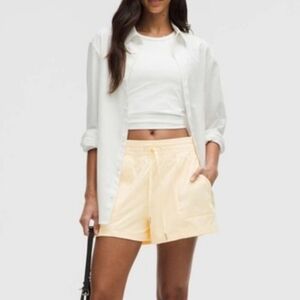 Lululemon🍋🧈Buttee Cream Dance Studio Shorts 2.5"
